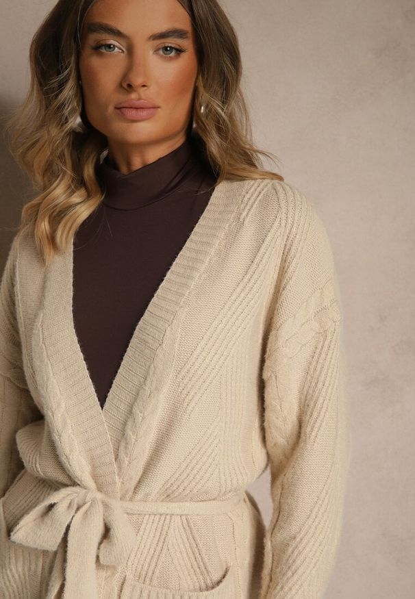 Renee - Beżowy Tłoczony Kardigan z Wełną o Kroju Bez Zapięć z Paskiem Dorrive. Okazja: na co dzień. Kolor: beżowy. Materiał: wełna. Styl: casual, elegancki