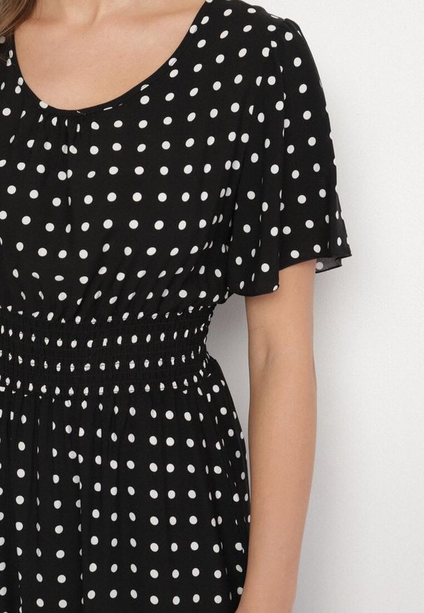 Born2be - Czarna Sukienka z Bawełny Rozkloszowana w Kropki Toliennea. Okazja: na co dzień. Kolor: czarny. Materiał: bawełna. Wzór: kropki. Styl: elegancki, casual