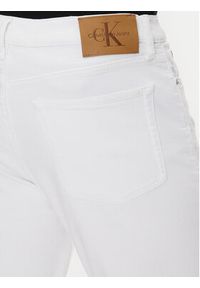 Calvin Klein Jeans Szorty jeansowe J30J327536 Biały Slim Fit. Kolor: biały. Materiał: bawełna #3