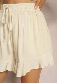 Renee - Beżowe Szorty High Waist o Luźnym Kroju z Gumką w Pasie i Falbanką Kinnea. Okazja: na co dzień. Stan: podwyższony. Kolor: beżowy. Sezon: lato. Styl: casual, elegancki #5