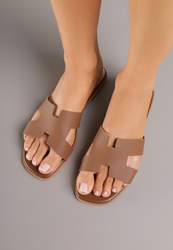 Born2be - Brązowe Klapki Vices z Geometryczną Cholewką Arlemia. Okazja: na spacer. Kolor: brązowy. Materiał: jeans. Wzór: geometria. Sezon: lato. Obcas: na płaskiej podeszwie