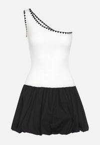 Born2be - Biała Asymetryczna Sukienka o Kroju Bombki z Kontrastującą Lamówką Amoiane. Okazja: na co dzień. Kolor: biały. Materiał: poliester. Typ sukienki: bombki, asymetryczne. Styl: elegancki, casual #5