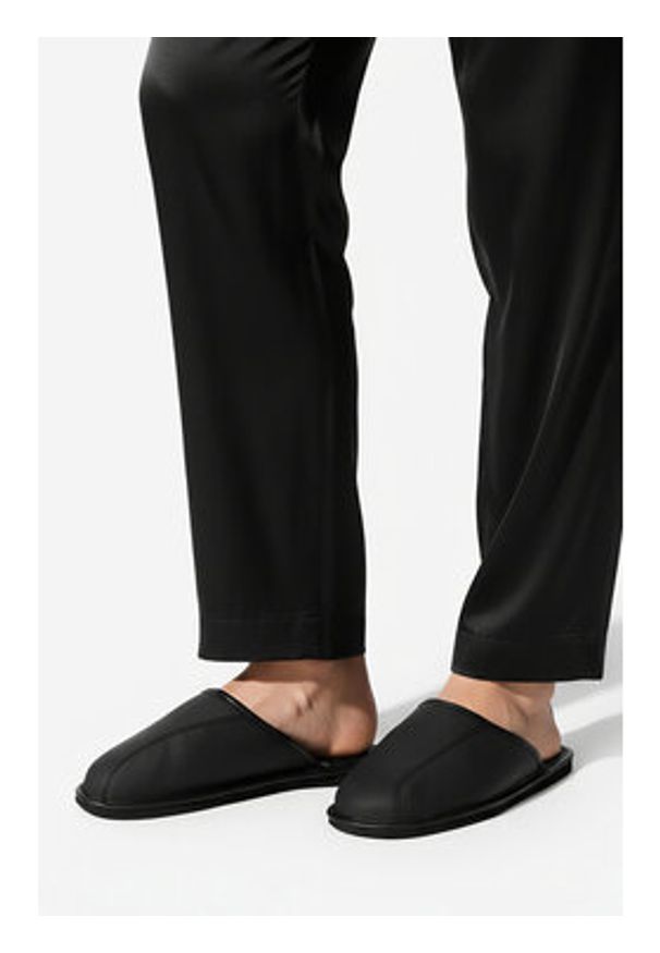 Home & Relax Kapcie CEO-SLIP-04 MI25 Czarny. Kolor: czarny. Materiał: skóra