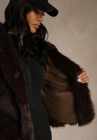 Renee - Brązowa Kurtka Futerko z Nieodpinanym Kapturem Vetisala. Okazja: na co dzień. Kolor: brązowy. Materiał: futro. Styl: casual, elegancki #3