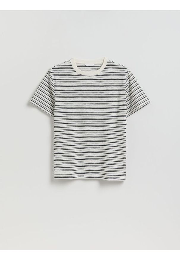 Reserved - T-shirt comfort w paski - granatowy. Kolor: niebieski. Materiał: bawełna, dzianina. Wzór: paski