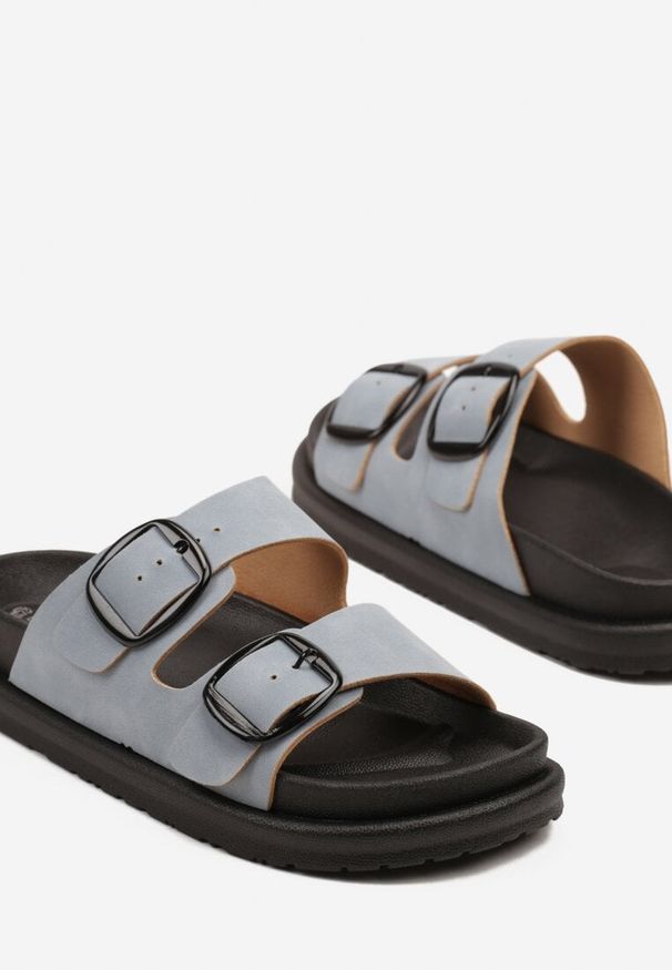 Born2be - Niebieskie Klasyczne Klapki z Regulowanymi Paskami z Klamrami Valvania. Okazja: na co dzień, na plażę. Kolor: niebieski. Wzór: paski. Sezon: lato. Styl: klasyczny