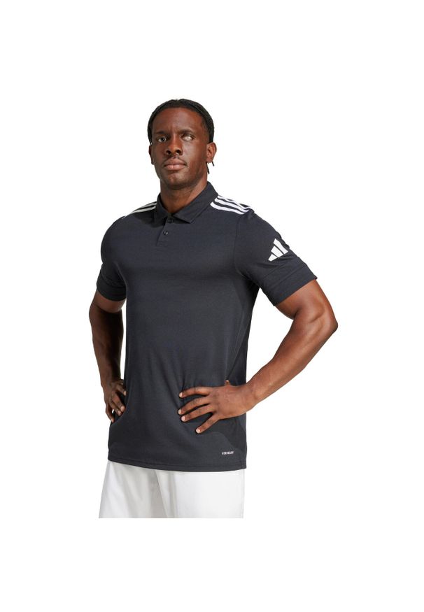 Adidas - Koszulka męska adidas Squadra 25 Polo. Typ kołnierza: polo. Kolor: biały, wielokolorowy, czarny. Styl: sportowy