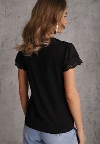 Renee - Czarny T-shirt z Bawełny z Rękawami z Koronki Hycis. Kolor: czarny. Materiał: bawełna, koronka. Wzór: koronka #4