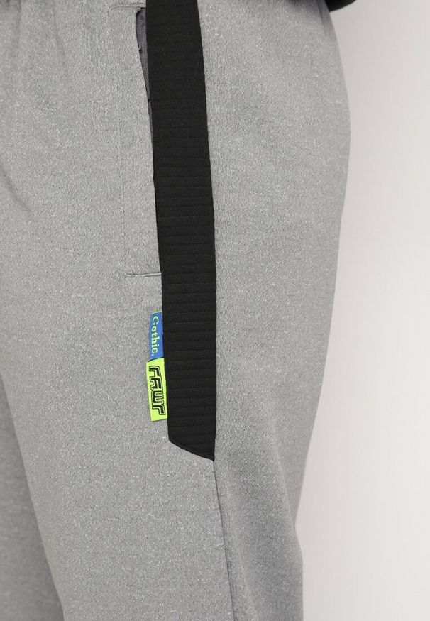 Born2be - Szare Spodnie Dresowe z Elastyczną Gumką w Pasie i Ściągaczami Olenara. Kolor: szary. Materiał: dresówka. Wzór: aplikacja