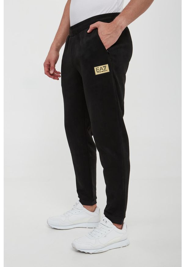 EA7 Emporio Armani - Spodnie dresowe męskie EA7 EMPORIO ARMANI. Materiał: dresówka