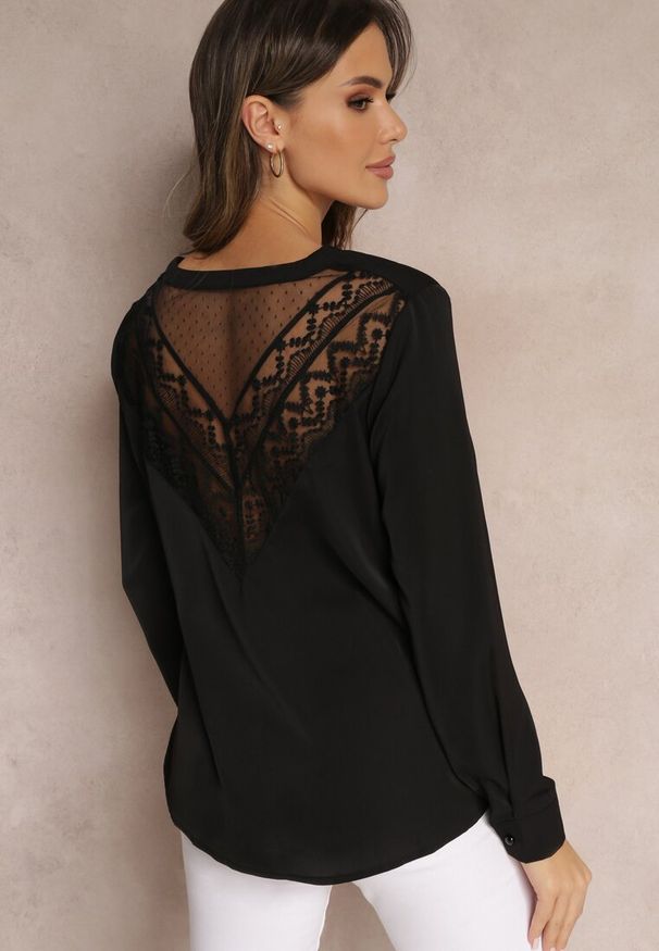 Renee - Czarna Bluzka z Haftem i Długim Rękawem Khodi. Typ kołnierza: dekolt w kształcie V. Kolor: czarny. Materiał: tiul. Długość rękawa: długi rękaw. Długość: długie. Wzór: haft