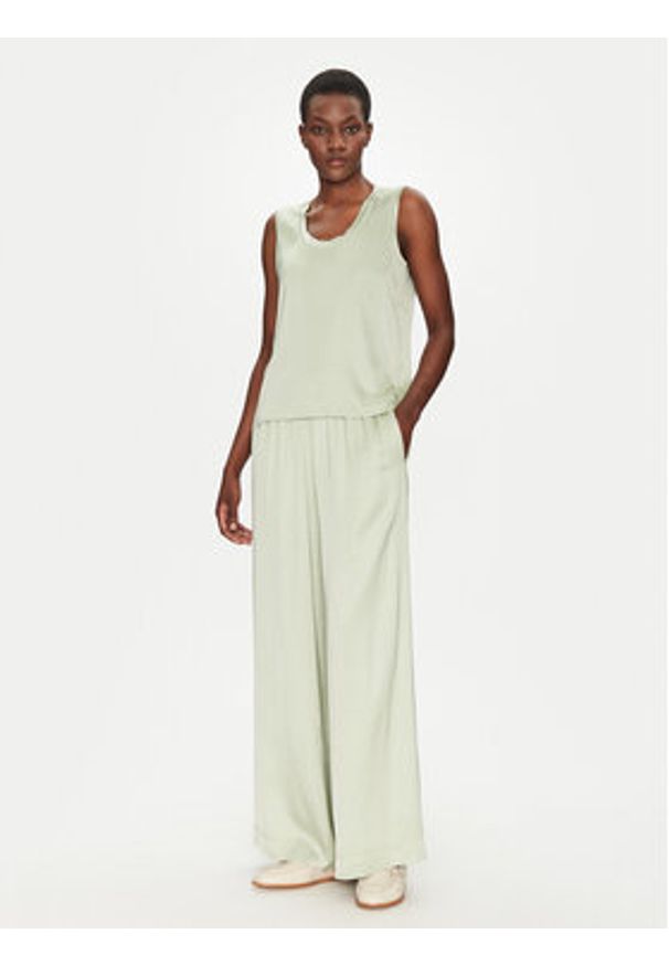 ViCOLO Bluzka TD0006 Zielony Relaxed Fit. Kolor: zielony. Materiał: satyna