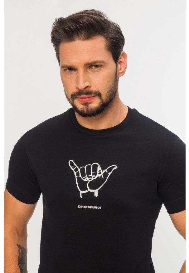 Emporio Armani - EMPORIO ARMANI Granatowy t-shirt męski z białym printem, Rozmiar XXL. Kolor: niebieski. Materiał: prążkowany. Wzór: nadruk