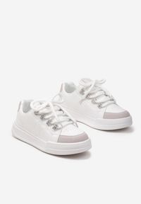 Born2be - Biało-Srebrne Sneakersy Wonaria. Nosek buta: okrągły. Kolor: biały. Materiał: skóra ekologiczna, zamsz. Szerokość cholewki: normalna. Obcas: na płaskiej podeszwie #5