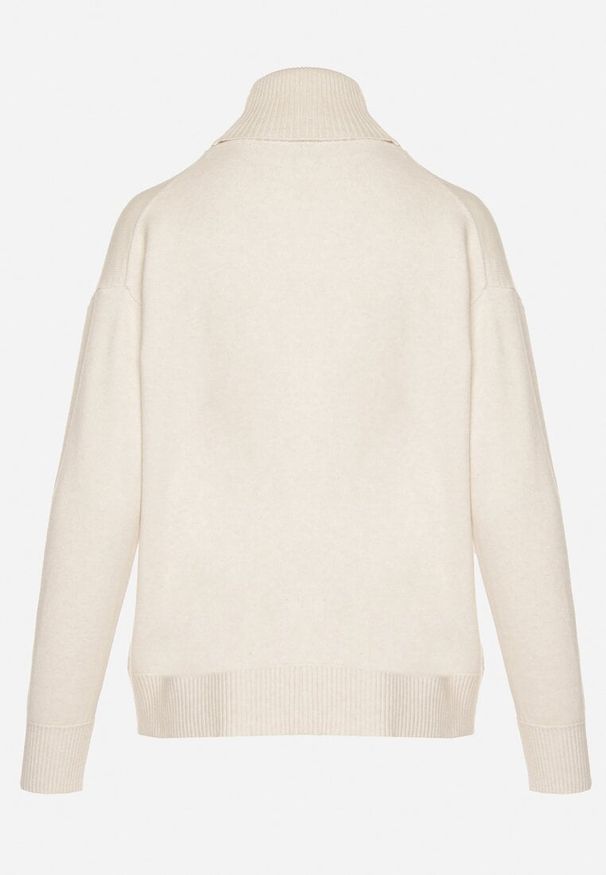 Born2be - Jasnobeżowy Golf z Domieszką Kaszmiru Ozdobiony Przeszyciami Avonella. Okazja: na co dzień. Typ kołnierza: golf. Kolor: beżowy. Materiał: kaszmir. Wzór: aplikacja. Styl: casual, klasyczny