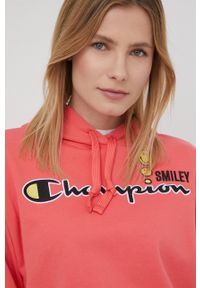 Champion bluza CHAMPION X SMILEY damska kolor różowy z kapturem z aplikacją. Typ kołnierza: kaptur. Kolor: różowy. Materiał: dzianina. Długość rękawa: długi rękaw. Długość: długie. Wzór: aplikacja