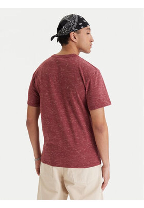 Quiksilver T-Shirt EQYKT04416 Bordowy Regular Fit. Kolor: czerwony. Materiał: bawełna