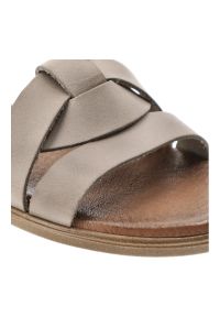 Sandały damskie Armodo, cholewka skóra naturalna pasek zakładany płaska podeszwa odkryte palce casualowy fason, szare, 40476. Okazja: na co dzień. Zapięcie: pasek. Kolor: szary. Materiał: skóra. Obcas: na płaskiej podeszwie. Styl: casual #7