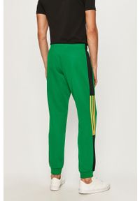 adidas Originals - Spodnie. Kolor: zielony. Materiał: bawełna, poliester, dzianina. Wzór: aplikacja #3