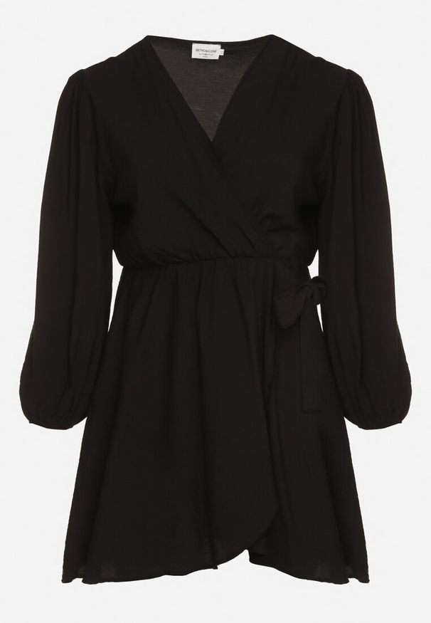 Born2be - Czarna Kopertowa Sukienka z Wiskozą z Wiązaniem w Pasie Vidila. Kolekcja: plus size. Kolor: czarny. Materiał: wiskoza. Sezon: wiosna, jesień. Typ sukienki: kopertowe