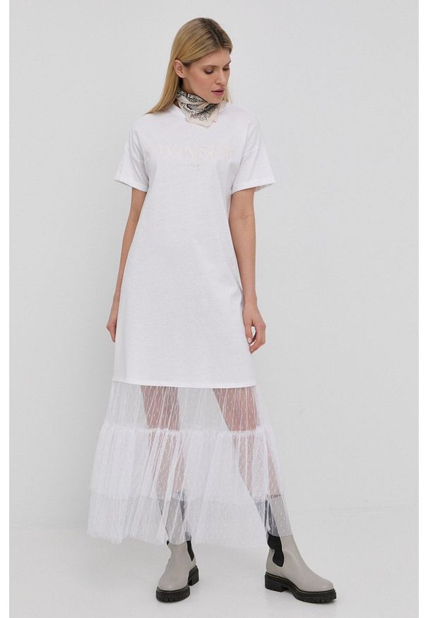 TwinSet - Twinset sukienka kolor biały maxi prosta. Okazja: na co dzień. Kolor: biały. Materiał: dzianina. Długość rękawa: krótki rękaw. Wzór: aplikacja. Typ sukienki: proste. Styl: casual. Długość: maxi