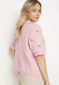 Born2be - Różowy Sweter Kardigan z Krótkim Rękawem z Wiskozą w Ozdobny Print Korinelia. Okazja: na co dzień. Kolor: różowy. Materiał: wiskoza. Długość rękawa: krótki rękaw. Długość: krótkie. Wzór: nadruk. Styl: casual, elegancki #4
