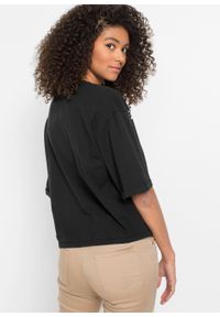 Krótki shirt oversize bonprix czarno-biały z nadrukiem. Kolor: czarny. Długość: krótkie. Wzór: nadruk #4