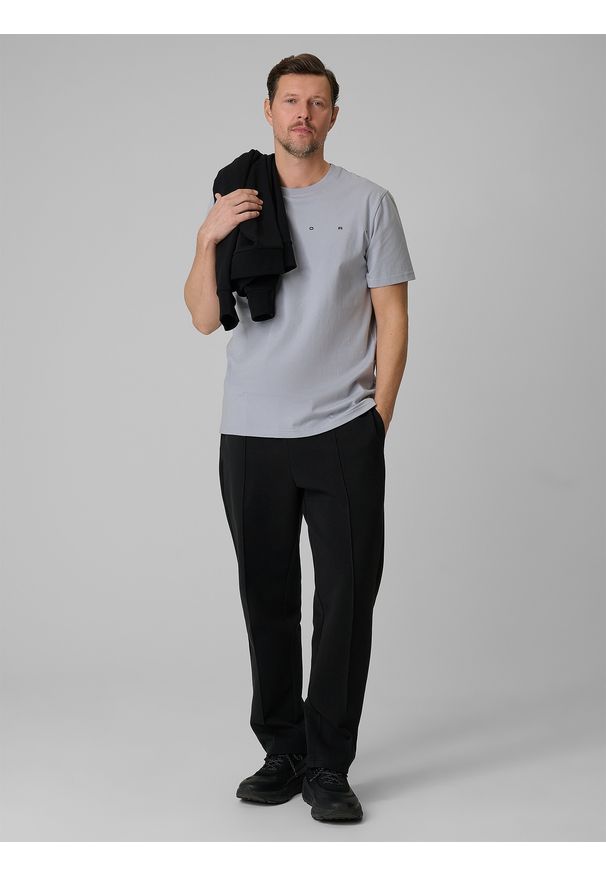 4f - 4F T-shirt regular z nadrukiem męski - szary S. Okazja: na co dzień. Kolor: szary. Materiał: dzianina, bawełna, materiał. Wzór: nadruk. Styl: casual, klasyczny