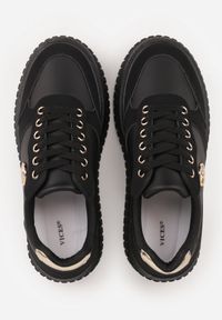 Born2be - Czarne Sneakersy VICES na Żłobionej Podeszwie Zdobione Elegancką Aplikacją Lunatea. Okazja: na co dzień. Kolor: czarny. Materiał: jeans. Wzór: aplikacja #2