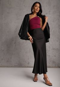 Renee - Czarna Koktajlowa Spódnica z Satyny o Rozkloszowanym Kroju Zinnivira. Kolor: czarny. Materiał: satyna. Styl: wizytowy #1