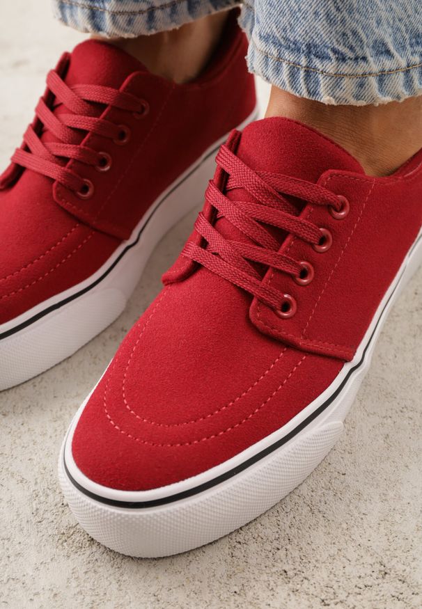 Born2be - Czerwone Klasyczne Tenisówki z Ozdobnym Paskiem przy Podeszwie Ranora. Zapięcie: pasek. Kolor: czerwony. Materiał: jeans, dresówka. Szerokość cholewki: normalna. Wzór: gładki. Styl: klasyczny