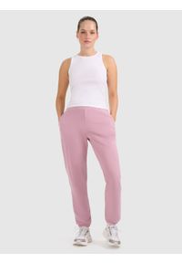 4f - 4F Spodnie dresowe joggery damskie - różowe XL. Kolor: różowy. Materiał: dresówka