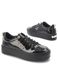Sneakersy damskie Filippo, wykonane ze skóry naturalnej lakierowanej modny fason na platformie klasyczne sznurowanie oraz miękka wkładka, czarne, DP3. Okazja: na co dzień. Zapięcie: sznurówki. Kolor: czarny. Materiał: skóra, lakier. Szerokość cholewki: normalna. Obcas: na platformie #3