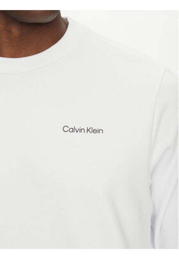 Calvin Klein Bluza Linear Box Logo K10K114259 Biały Regular Fit. Kolor: biały. Materiał: bawełna