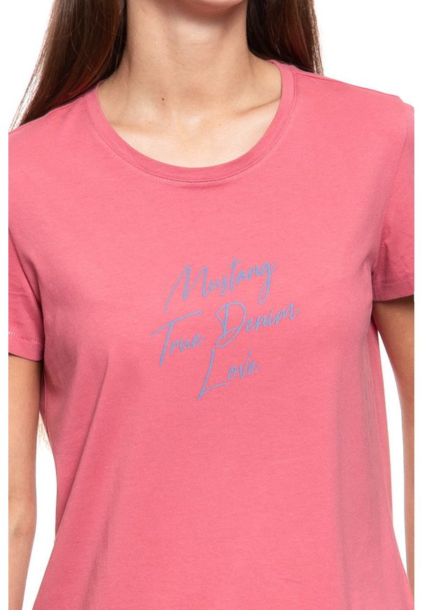 Mustang - MUSTANG T SHIRT DAMSKI Alina C Print Slate Rose 1009403 8271. Wzór: nadruk