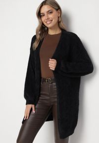 Born2be - Czarny Długi Sweter Niezapinany z Ozdobnym Dekoltem V Jovilia. Okazja: na co dzień. Kolor: czarny. Długość: długie. Styl: casual #6