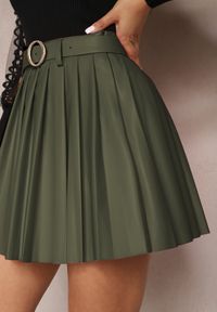 Renee - Zielona Mini Spódnica w Plisy z Paskiem Zapinanym na Klamrę Samanthile. Kolor: zielony. Wzór: jednolity #4