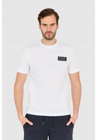 EA7 Emporio Armani - EA7 Biały męski t-shirt z naszywką z logo, Rozmiar XL. Kolor: biały. Wzór: aplikacja #1