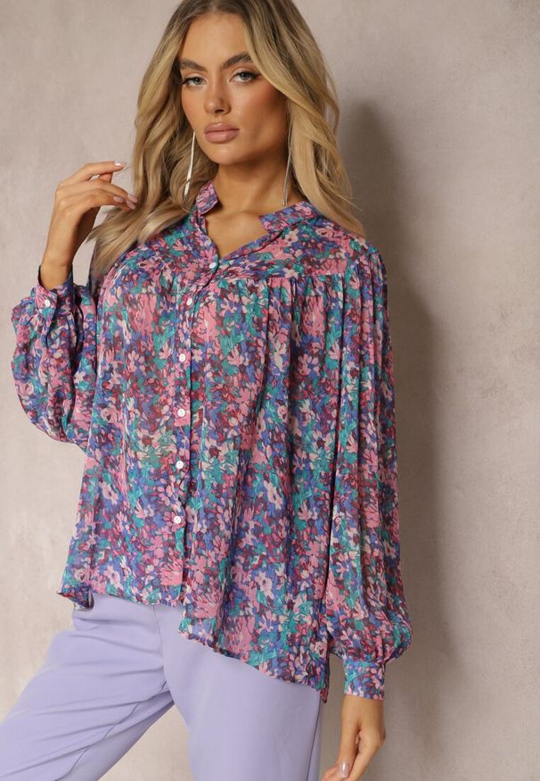 Renee - Niebiesko-Fioletowa Koszula w Kwiatowy Wzór z Prześwitującej Tkaniny Omertala. Kolor: niebieski. Materiał: tkanina. Wzór: kwiaty. Styl: elegancki
