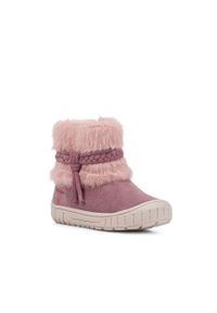 Geox Śniegowce zamszowe dziecięce kolor fioletowy. Nosek buta: okrągły. Kolor: fioletowy. Materiał: zamsz #6