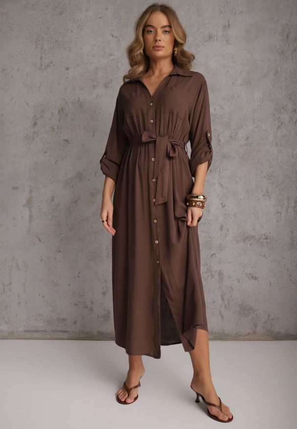Renee - Brązowa Koszulowa Sukienka z Bawełny z Wiązanym Paskiem i Podpinanymi Rękawami Cesela. Okazja: na co dzień. Kolor: brązowy. Materiał: bawełna. Typ sukienki: koszulowe. Styl: boho, casual