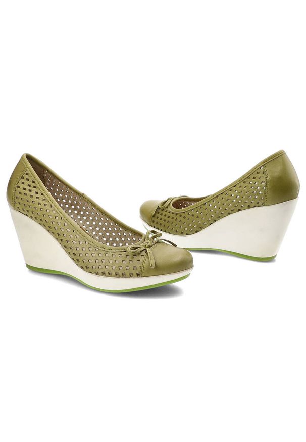 Zielone Półbuty Simen Eleganckie Buty Na Koturnie. Okazja: na co dzień. Zapięcie: bez zapięcia. Kolor: zielony. Szerokość cholewki: normalna. Wzór: kolorowy. Materiał: skóra, nubuk. Obcas: na koturnie. Styl: elegancki. Wysokość obcasa: średni