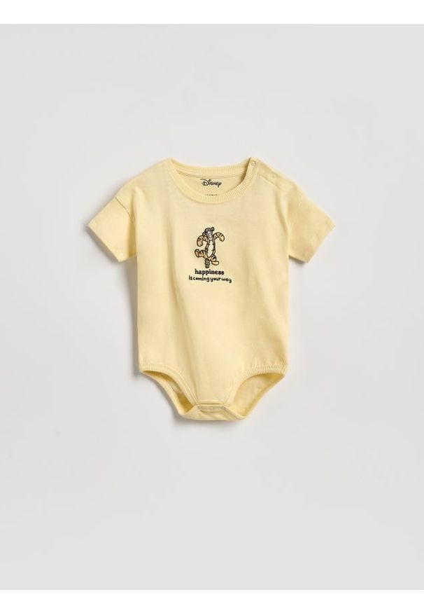 Reserved - Bawełniane body Kubuś Puchatek - jasnożółty. Kolor: żółty. Materiał: bawełna. Wzór: motyw z bajki