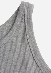 Born2be - Szary Top z Prążkowanego Materiału Zitessa. Okazja: na co dzień. Kolor: szary. Materiał: prążkowany, materiał. Długość rękawa: na ramiączkach. Styl: casual, klasyczny, elegancki #4