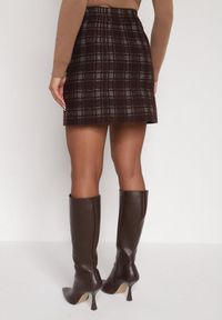 Born2be - Brązowa Spódnica z Wiskozą Zdobiona Guzikami i Metaliczną Nicią Sewsela. Okazja: na co dzień. Kolor: brązowy. Materiał: wiskoza. Wzór: aplikacja. Styl: klasyczny, casual, elegancki #2