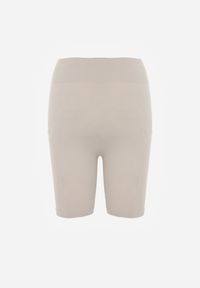 Born2be - Beżowe Szorty Kolarki z Wysokim Stanem o Modelującym Fasonie Kimolodia. Okazja: na co dzień. Stan: podwyższony. Kolor: beżowy. Styl: casual #2