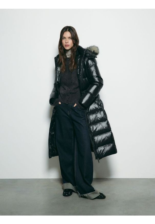 Reserved - Puchowy płaszcz - czarny. Kolor: czarny. Materiał: puch