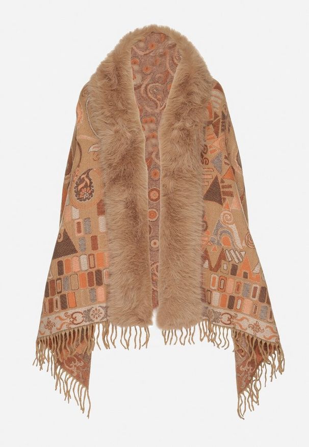 Born2be - Brązowe Wzorzyste Ponczo z Frędzlami i Futerkowym Obszyciem Serrattia. Okazja: na co dzień, na imprezę. Kolor: brązowy. Styl: elegancki, boho, casual