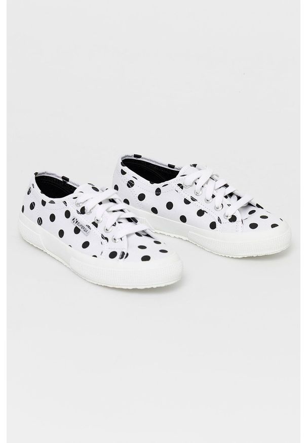 Superga - Tenisówki. Nosek buta: okrągły. Zapięcie: sznurówki. Kolor: biały. Materiał: guma