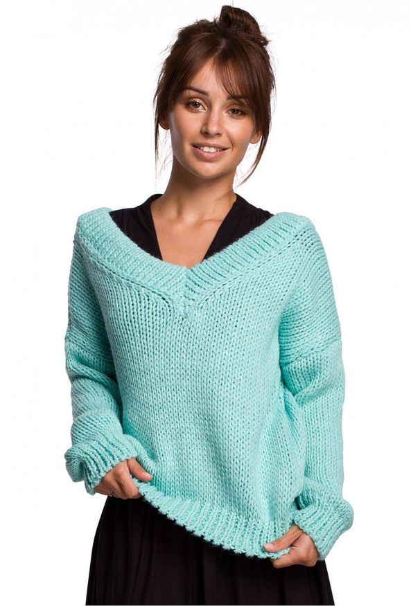 BE Knit - Ciepły sweter z wełną i szerokim dekoltem V. Materiał: wełna. Długość rękawa: długi rękaw. Długość: długie. Wzór: ze splotem